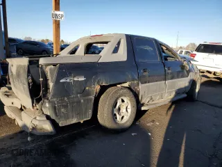 2002 Chevrolet Avalanche with VIN 3GNEK13T52G114030, listed as a Copart auction lot 47141415 with Not Provided miles and Salvage Title. Bid and sale history available at DreamBid. Image 3.
