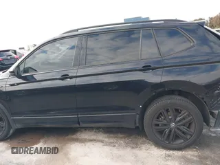 2022 Volkswagen Tiguan SE R-Line Black z VIN 3VVCB7AX6NM165794, wystawiony jako IAAI lot #42057380 z przebiegiem 25 700 mil mil oraz . Historia ofert i sprzedaży dostępna na DreamBid. Obrazek 15.