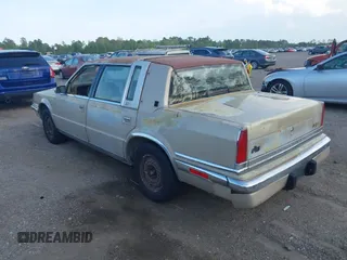 1991 Chrysler New Yorker z VIN 1C3XY66R1MD290736, wystawiony jako IAAI lot #41932377 z przebiegiem 176 868 mil mil oraz . Historia ofert i sprzedaży dostępna na DreamBid. Obrazek 3.