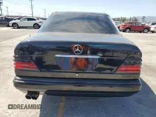 1994 Mercedes-Benz 400 E z VIN WDBEA34E6RC103296, wystawiony jako Copart lot #57000855 z przebiegiem 186 177 mil mil oraz Czysty tytuł • Clean title. Historia ofert i sprzedaży dostępna na DreamBid. Obrazek 6.