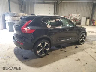 2019 Volvo XC40 Inscription with VIN YV4162UL4K2110329, listed as a Copart auction lot 45906585 with 32,523 mi miles and Salvage Title. Bid and sale history available at carsss.com. Image 3.