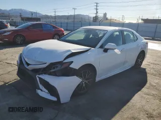 2022 Toyota Camry SE with VIN 4T1G11AK7NU065084, listed as a Copart auction lot 48381455 with 16,945 mi miles and Salvage Title. Bid and sale history available at DreamBid. Image 1.