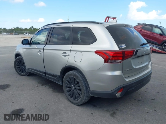 2020 Mitsubishi Outlander ES z VIN JA4AZ3A37LZ042888, wystawiony jako IAAI lot #41474954 z przebiegiem 98 616 mil mil oraz . Historia ofert i sprzedaży dostępna na DreamBid. Obrazek 3.