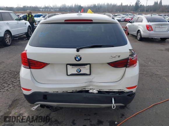 2015 BMW X1 xDrive28i z VIN WBAVL1C54FVY38101, wystawiony jako IAAI lot #41344120 z przebiegiem 130 000 mil mil oraz . Historia ofert i sprzedaży dostępna na DreamBid. Obrazek 6.