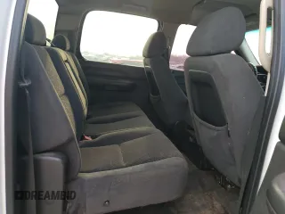2008 Chevrolet Silverado 3500HD SRW Work Truck with VIN 1GCHC33K48F100412, listed as a Copart auction lot 44030635 with 275,913 mi miles and Salvage Title. Bid and sale history available at carsss.com. Image 10.