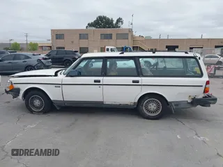 1991 Volvo 240 с VIN YV1AA885XM1897225, выставлен на аукционе IAAI как лот 42018402 с пробегом 158 448 миль миль и . История ставок и продаж доступна на DreamBid. Изображение 14.