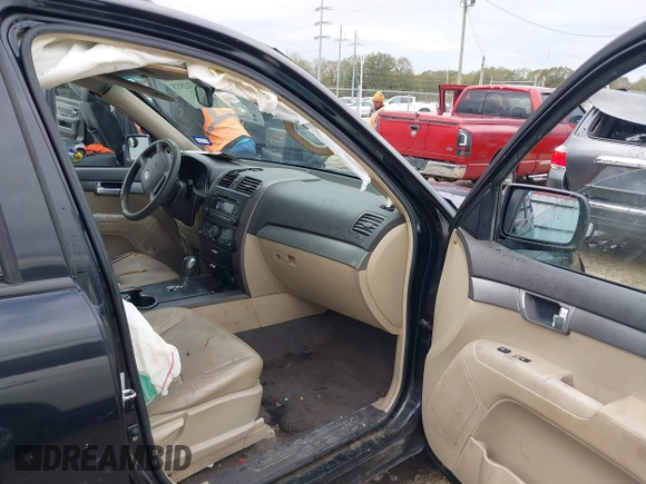2009 Kia Borrego LX with VIN KNDJJ741895019408, listed as a IAAI auction lot 41312935 with 284,718 mi miles. Bid and sale history available at carsss.com. Image 5.