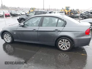 2007 BMW 3 Series 328i z VIN WBAVA33557KX75790, wystawiony jako IAAI lot #41494012 z przebiegiem 115 236 mil mil oraz . Historia ofert i sprzedaży dostępna na DreamBid. Obrazek 14.