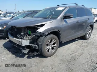 2015 Toyota Highlander XLE z VIN 5TDKKRFH8FS050848, wystawiony jako IAAI lot #42279034 z przebiegiem 101 053 mil mil oraz . Historia ofert i sprzedaży dostępna na DreamBid. Obrazek 2.