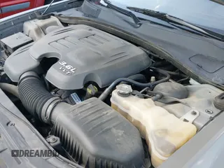 2018 Chrysler 300 S с VIN 2C3CCABG0JH211379, выставлен на аукционе IAAI как лот 42422706 с пробегом 116 894 миль миль и . История ставок и продаж доступна на DreamBid. Изображение 22.