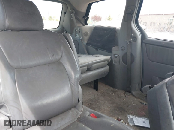 2004 Toyota Sienna XLE with VIN 5TDZA22C94S172859, listed as a IAAI auction lot 42057034 with 295,857 mi miles. Bid and sale history available at carsss.com. Image 8.