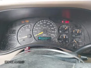 2001 Chevrolet Suburban LS z VIN 1GNEC16T21J217198, wystawiony jako IAAI lot #41779416 z przebiegiem 306 172 mil mil oraz . Historia ofert i sprzedaży dostępna na DreamBid. Obrazek 7.