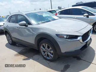 2025 Mazda CX-30 S Carbon Edition z VIN 3MVDMBCM7SM758397, wystawiony jako IAAI lot #42429275 z przebiegiem 15 333 mil mil oraz . Historia ofert i sprzedaży dostępna na DreamBid. Obrazek 1.