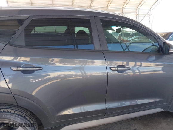 2017 Hyundai Tucson Value with VIN KM8J33A23HU472898, listed as a IAAI auction lot 41634205 with 81,690 mi miles. Bid and sale history available at carsss.com. Image 14.