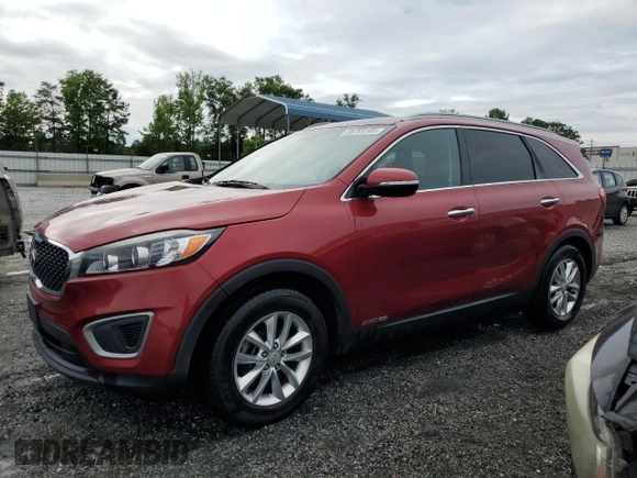 2016 Kia Sorento LX z VIN 5XYPGDA59GG096713, wystawiony jako Copart lot #55785105 z przebiegiem 83 160 mil mil oraz Czysty tytuł • Clean title. Historia ofert i sprzedaży dostępna na DreamBid. Obrazek 1.