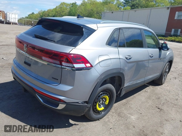 2024 Volkswagen Atlas SE z VIN 1V2KE2CA9RC211783, wystawiony jako IAAI lot #42192690 z przebiegiem 25 361 mil mil oraz . Historia ofert i sprzedaży dostępna na DreamBid. Obrazek 4.