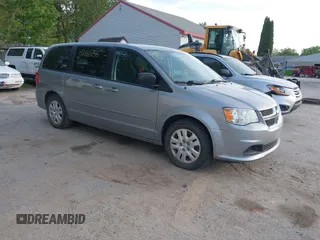 2017 Dodge Grand Caravan SE Plus z VIN 2C4RDGBG6HR575123, wystawiony jako IAAI lot #42355756 z przebiegiem 71 458 mil mil oraz . Historia ofert i sprzedaży dostępna na DreamBid. Obrazek 1.