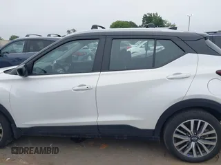 2023 Nissan Kicks SV z VIN 3N1CP5CV3PL563363, wystawiony jako IAAI lot #42714470 z przebiegiem 43 127 mil mil oraz . Historia ofert i sprzedaży dostępna na DreamBid. Obrazek 14.