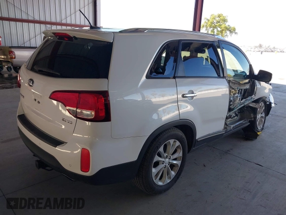 2015 Kia Sorento EX with VIN 5XYKU4A74FG577696, listed as a IAAI auction lot 41870637 with 129,400 mi miles. Bid and sale history available at carsss.com. Image 4.