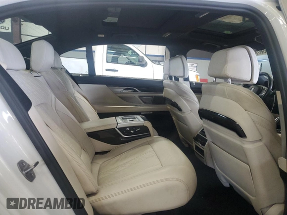 2018 BMW 7 Series ALPINA B7 xDrive z VIN WBA7F2C51JG424647, wystawiony jako Copart lot #58987985 z przebiegiem Nie podano mil oraz Czysty tytuł • Clean title. Historia ofert i sprzedaży dostępna na DreamBid. Obrazek 10.
