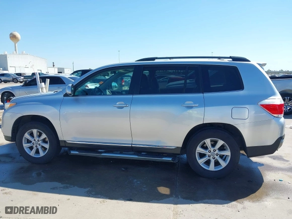 2011 Toyota Highlander with VIN 5TDZK3EH3BS041465, listed as a IAAI auction lot 41709017 with 183,674 mi miles. Bid and sale history available at carsss.com. Image 15.
