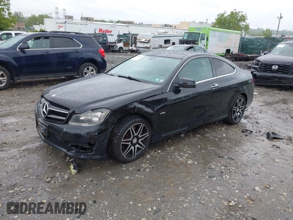 2014 Mercedes-Benz C 250 z VIN WDDGJ4HB0EG289247, wystawiony jako IAAI lot #42365526 z przebiegiem 75 420 mil mil oraz . Historia ofert i sprzedaży dostępna na DreamBid. Obrazek 2.