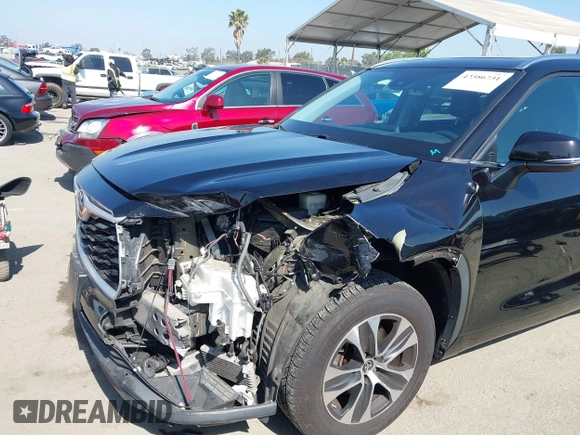 2021 Toyota Highlander XLE with VIN 5TDGZRAH2MS065304, listed as a IAAI auction lot 42386731 with 67,893 mi miles and . Bid and sale history available at DreamBid. Image 6.
