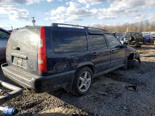 1999 Volvo V70 XC with VIN YV1LZ56D5X2583975, listed as a Copart auction lot 42811625 with 236,483 mi miles and Salvage Title. Bid and sale history available at carsss.com. Image 3.