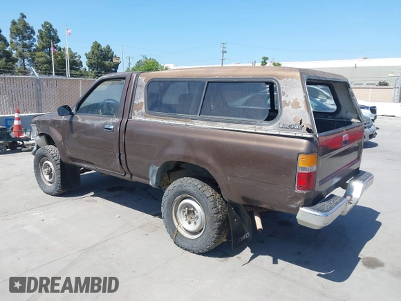 1989 Toyota Pickup DX with VIN JT4RN01PXK7010307, listed as a IAAI auction lot 42212229 with 389,623 mi miles and . Bid and sale history available at DreamBid. Image 3.
