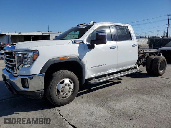 2023 GMC Sierra 3500HD SLT z VIN 1GT49UEY8PF154167, wystawiony jako Copart lot #84495904 z przebiegiem 43 395 mil mil oraz Czysty tytuł • Clean title. Historia ofert i sprzedaży dostępna na DreamBid. Obrazek 1.