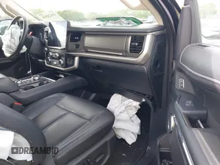 2022 Ford Expedition XLT with VIN 1FMJU1JT9NEA67323, listed as a IAAI auction lot 41628599 with 34,513 mi miles. Bid and sale history available at carsss.com. Image 5.