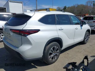 2024 Toyota Highlander LE z VIN 5TDKDRBH6RS544226, wystawiony jako IAAI lot #42083278 z przebiegiem 6 066 mil mil oraz . Historia ofert i sprzedaży dostępna na DreamBid. Obrazek 4.