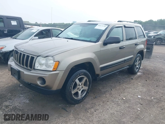 2005 Jeep Grand Cherokee Laredo z VIN 1J4GR48K75C719070, wystawiony jako IAAI lot #42673745 z przebiegiem 181 152 mil mil oraz . Historia ofert i sprzedaży dostępna na DreamBid. Obrazek 17.