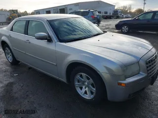 2006 Chrysler 300 Touring with VIN 2C3KA53G66H467282, listed as a IAAI auction lot 40953198 with 1 mi miles. Bid and sale history available at carsss.com. Image 1.