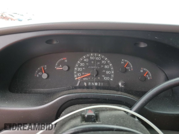 1998 Ford Econoline Wagon XL z VIN 1FBSS31SXWHA79163, wystawiony jako Copart lot #45536455 z przebiegiem 234 525 mil mil oraz Tytuł czysty. Historia ofert i sprzedaży dostępna na DreamBid. Obrazek 9.
