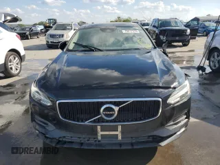 2018 Volvo S90 Momentum with VIN LVY102AK0JP050446, listed as a Copart auction lot 70877574 with 125,872 mi miles and Clean Title. Bid and sale history available at carsss.com. Image 5.