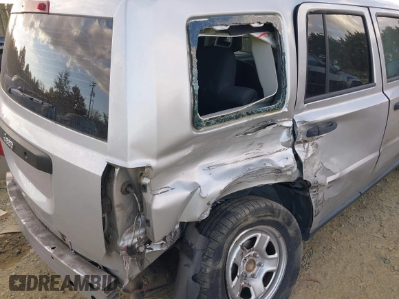2009 Jeep Patriot Sport z VIN 1J8FT28BX9D122964, wystawiony jako IAAI lot #40745230 z przebiegiem 117 539 mil mil oraz . Historia ofert i sprzedaży dostępna na DreamBid. Obrazek 6.