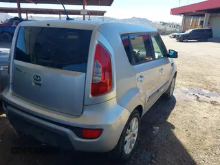 2013 Kia Soul ! with VIN KNDJT2A69D7535013, listed as a IAAI auction lot 41809958 with 168,786 mi miles. Bid and sale history available at carsss.com. Image 4.