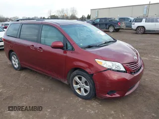 2016 Toyota Sienna LE AAS with VIN 5TDKK3DC0GS751907, listed as a IAAI auction lot 41831340 with 100,610 mi miles. Bid and sale history available at carsss.com. Image 1.