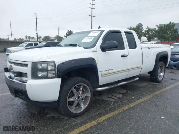 2007 Chevrolet Silverado 1500 LT w/1LT with VIN 1GCEC19J97E515977, listed as a IAAI auction lot 41774684 with 145,185 mi miles. Bid and sale history available at carsss.com. Image 2.