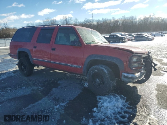 1997 GMC Suburban z VIN 3GKGK26J9VG515459, wystawiony jako Copart lot #87515385 z przebiegiem 205 982 mil mil oraz Szkoda całkowita • Salvage title. Historia ofert i sprzedaży dostępna na DreamBid. Obrazek 4.