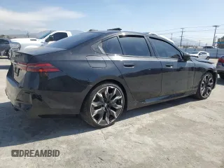 2024 BMW 5 Series 530i z VIN WBA43FJ08RCS17556, wystawiony jako Copart lot #48853495 z przebiegiem 4 151 mil mil oraz Szkoda całkowita • Salvage title. Historia ofert i sprzedaży dostępna na DreamBid. Obrazek 3.