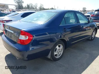 2003 Toyota Camry LE z VIN 4T1BF32K93U050590, wystawiony jako IAAI lot #42300405 z przebiegiem 146 510 mil mil oraz . Historia ofert i sprzedaży dostępna na DreamBid. Obrazek 4.
