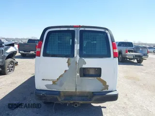 2008 Chevrolet Express Cargo Van with VIN 1GCGG25C381184266, listed as a IAAI auction lot 41833807 with 472,299 mi miles. Bid and sale history available at carsss.com. Image 16.