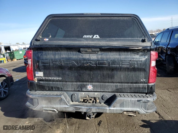 2020 Chevrolet Silverado 1500 LT with VIN 3GCUYDED1LG292402, listed as a Copart auction lot 44575375 with 33,714 mi miles and Salvage Title. Bid and sale history available at carsss.com. Image 6.