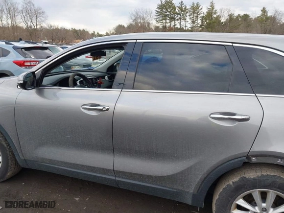 2019 Kia Sorento LX V6 with VIN 5XYPG4A57KG483060, listed as a IAAI auction lot 41420353 with NaN miles. Bid and sale history available at carsss.com. Image 15.