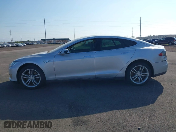 2013 Tesla Model S with VIN 5YJSA1AC3DFP10537, listed as a IAAI auction lot 40707549 with 103,111 mi miles and . Bid and sale history available at DreamBid. Image 15.