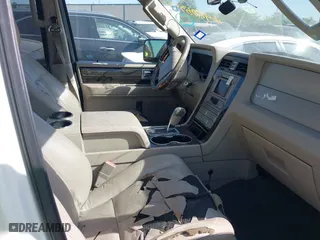 2008 Lincoln Navigator with VIN 5LMFU285X8LJ20420, listed as a IAAI auction lot 41906383 with 271,081 mi miles. Bid and sale history available at carsss.com. Image 5.