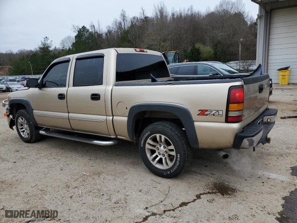 2004 GMC Sierra 1500 Crew Cab SLT with VIN 2GTEK13T241322239, listed as a Copart auction lot 87330684 with 255,473 mi miles and Salvage Title. Bid and sale history available at carsss.com. Image 2.