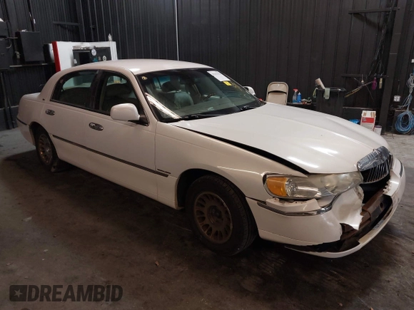 2001 Lincoln Town Car Cartier z VIN 1LNHM83W51Y609962, wystawiony jako IAAI lot #41623323 z przebiegiem 201 799 mil mil oraz . Historia ofert i sprzedaży dostępna na DreamBid. Obrazek 1.